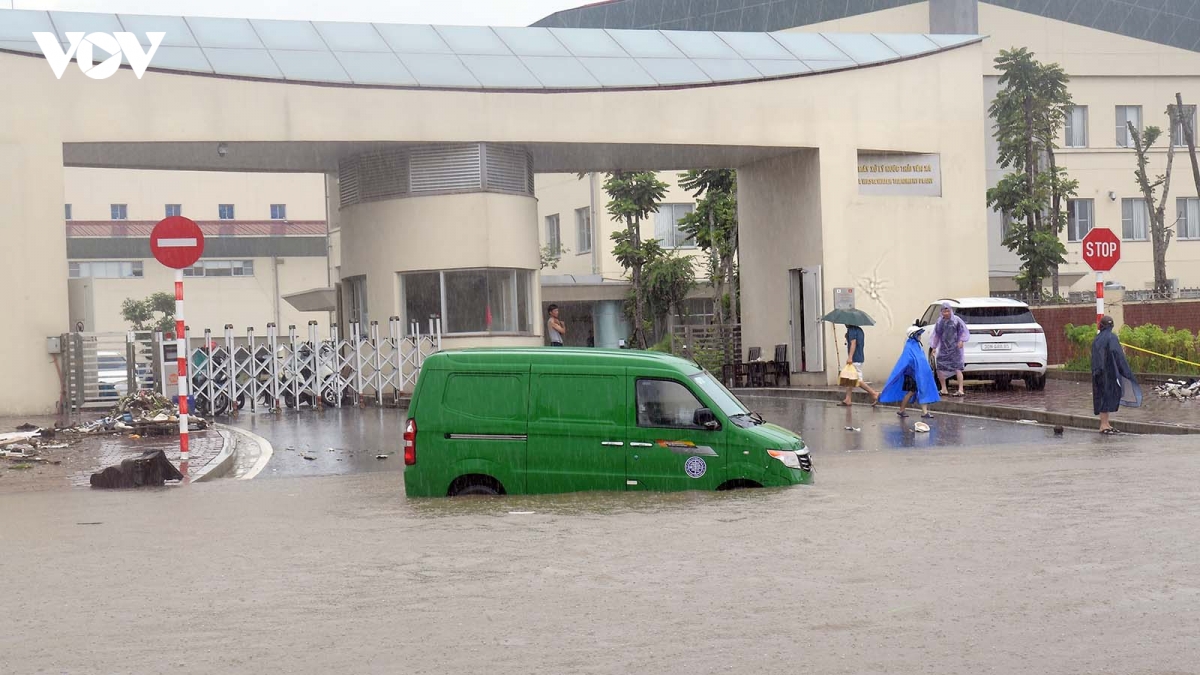 cau vuot pham tu - xa la thi cong rua bo ngay nang un tac, mua ngap sau hinh anh 15