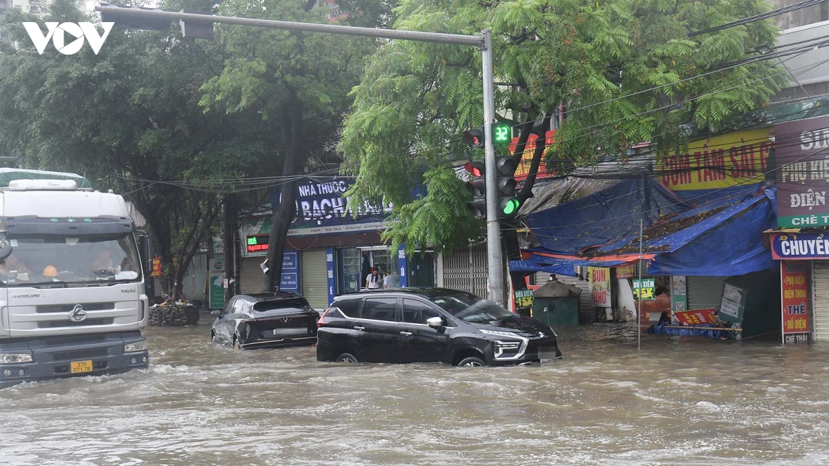 cau vuot pham tu - xa la thi cong rua bo ngay nang un tac, mua ngap sau hinh anh 8