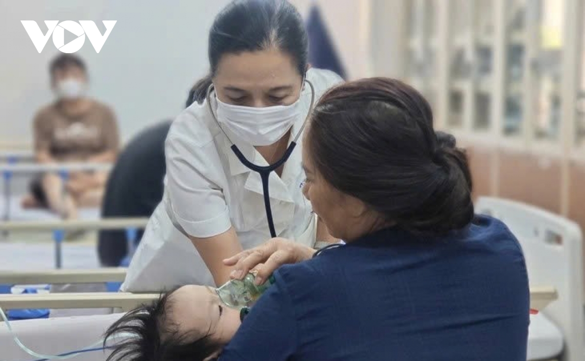 Số ca mắc RSV tăng mạnh, nhiều trẻ sơ sinh phải thở máy