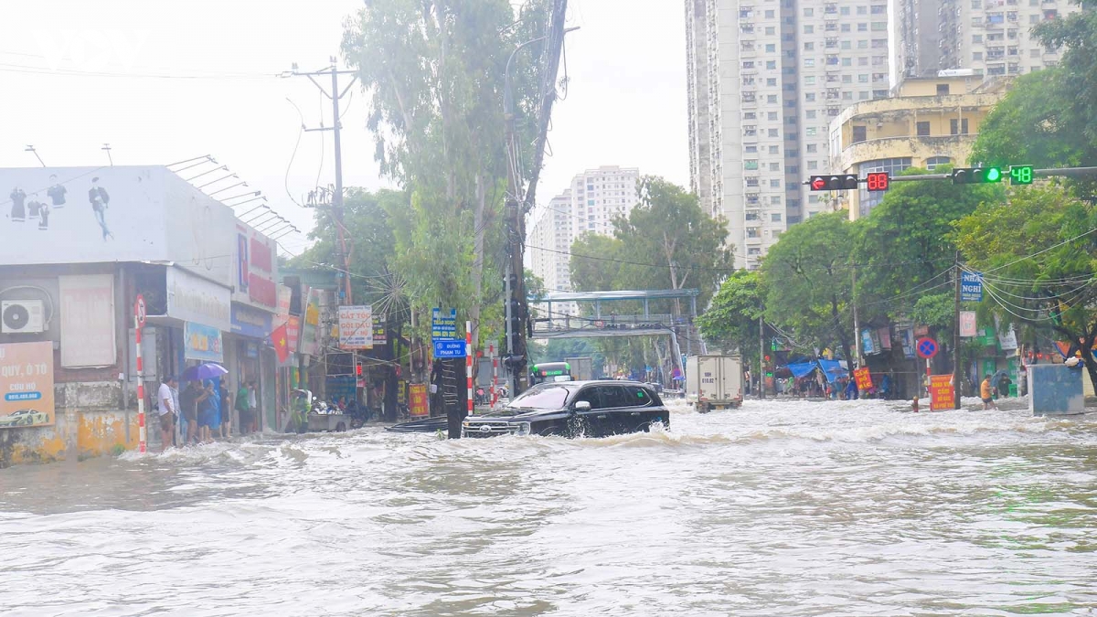 cau vuot pham tu - xa la thi cong rua bo ngay nang un tac, mua ngap sau hinh anh 11