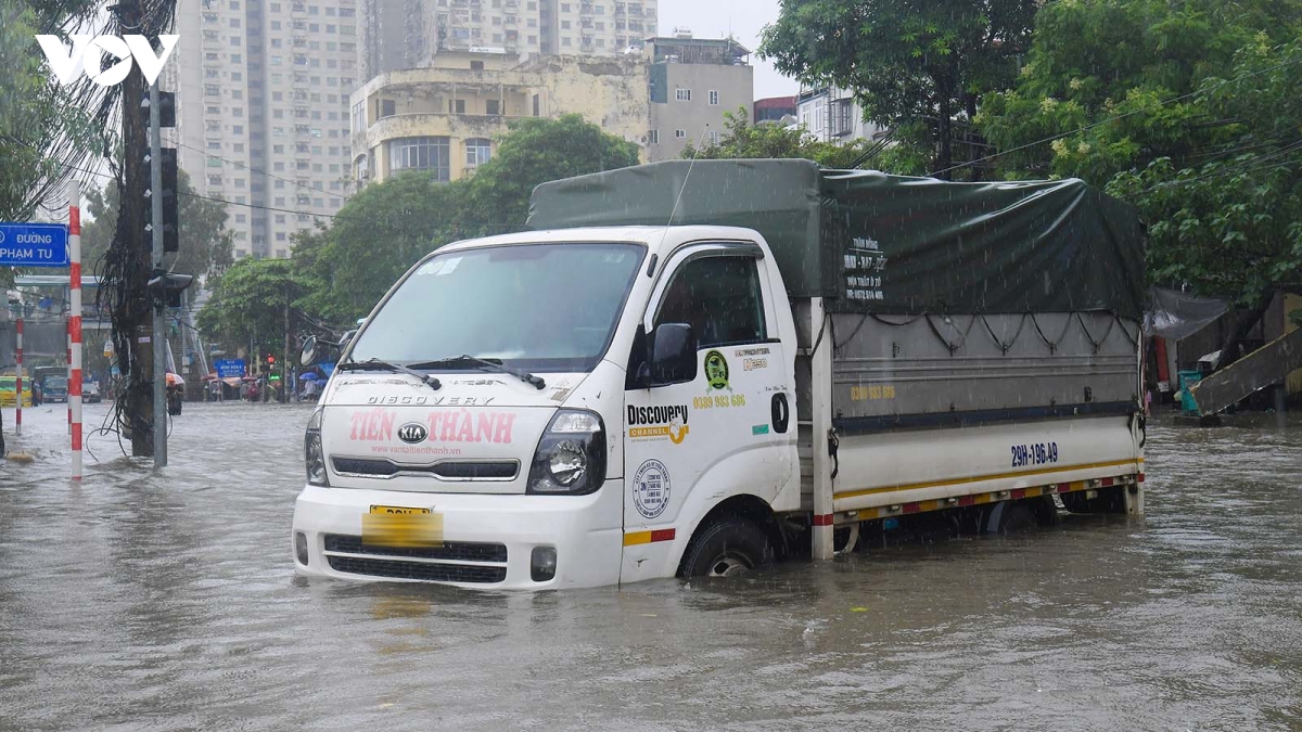 cau vuot pham tu - xa la thi cong rua bo ngay nang un tac, mua ngap sau hinh anh 4