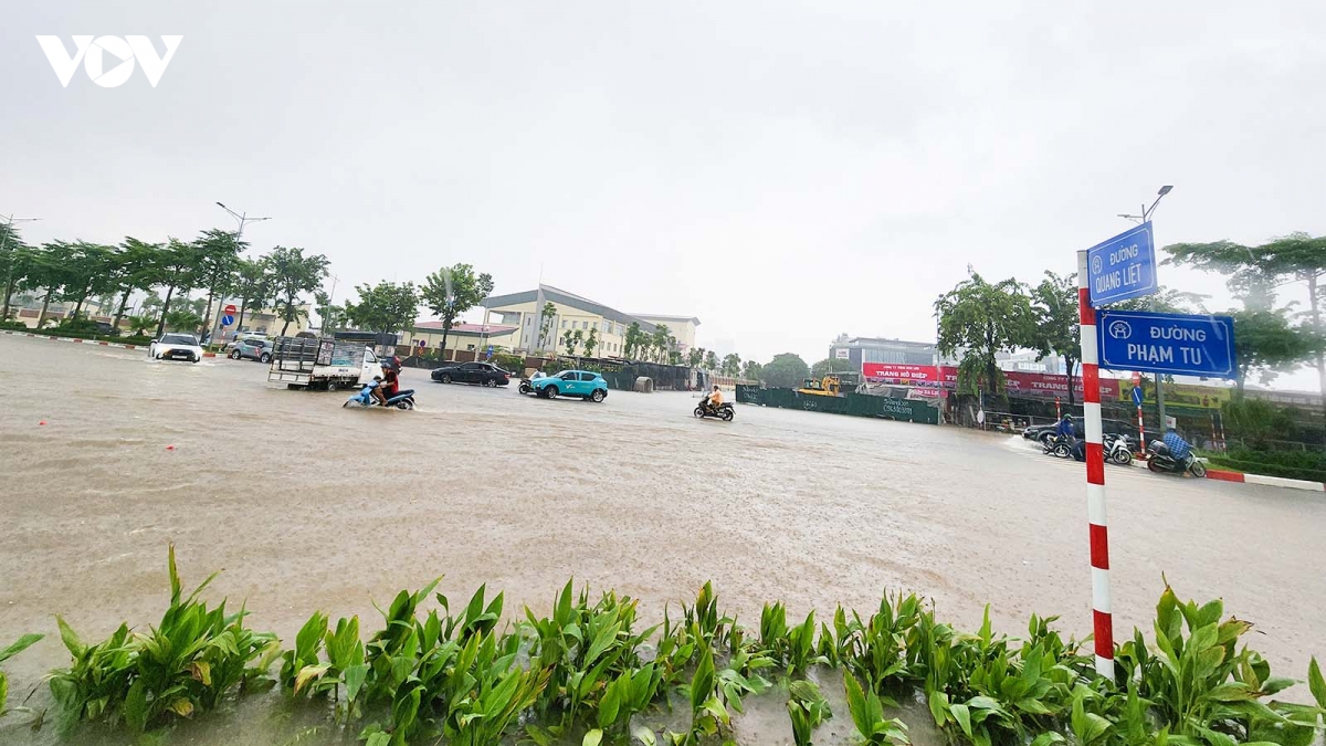 cau vuot pham tu - xa la thi cong rua bo ngay nang un tac, mua ngap sau hinh anh 14