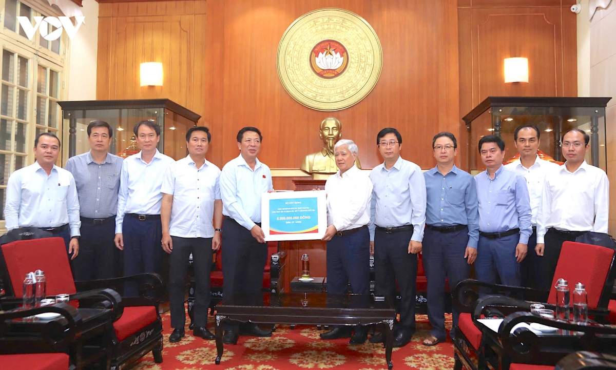hue, bo xay dung ho tro ba con mien bac khac phuc bao lu hinh anh 3