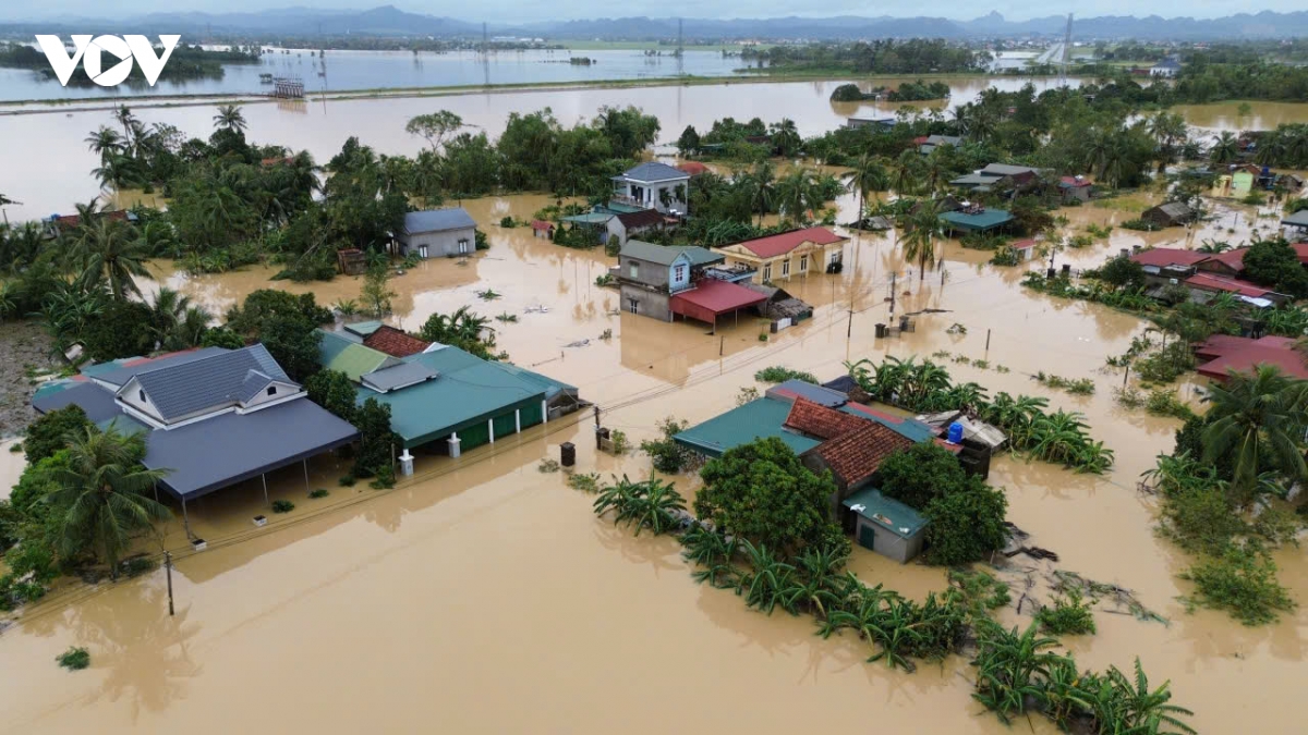  me oi, con oi hay ve di tieng khoc nghen giua vung lu nong cong hinh anh 4