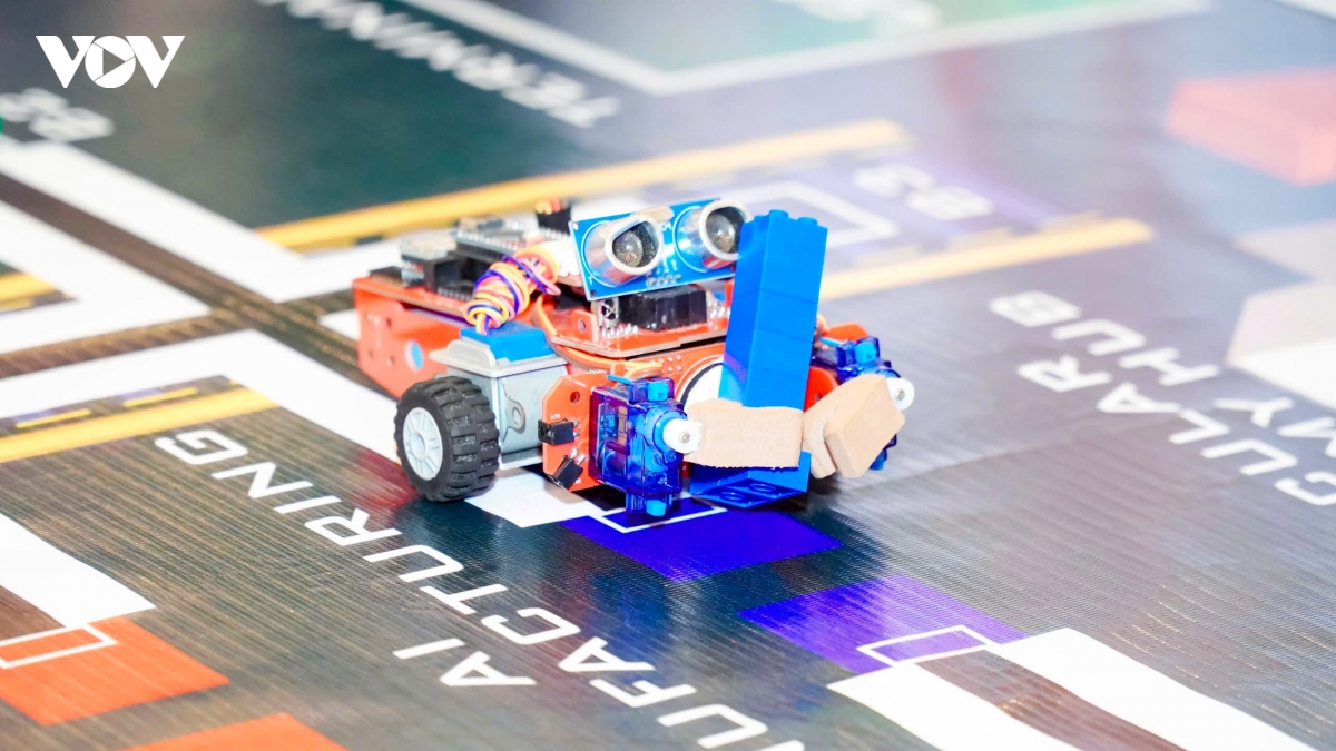 soi dong cuoc thi robothon cap thanh pho nam 2025 tai can tho hinh anh 4