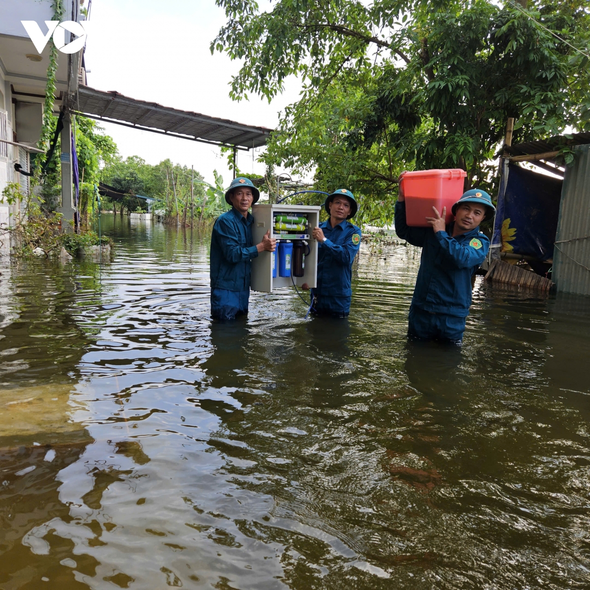 Người dân Phủ Lý (Ninh Bình) chật vật sống trong cảnh ngập lụt kéo dài