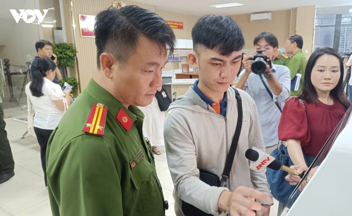nguoi dan tp.hcm hai long voi bo phan mot cua cong an phuong hinh anh 1