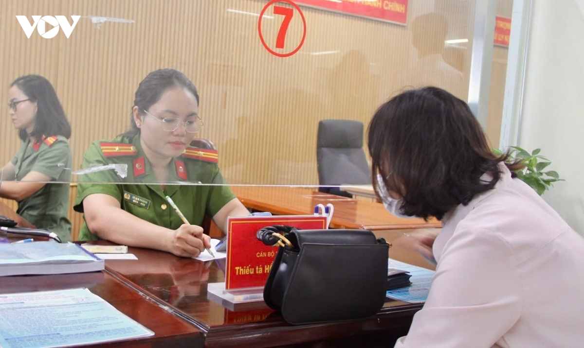 nguoi dan tp.hcm hai long voi bo phan mot cua cong an phuong hinh anh 6