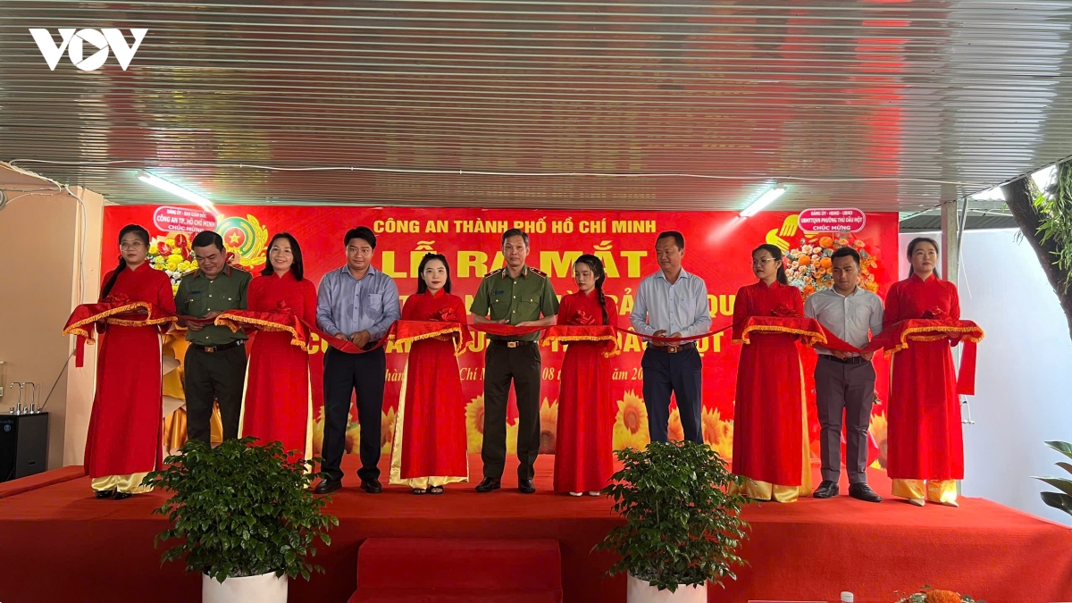 nguoi dan tp.hcm hai long voi bo phan mot cua cong an phuong hinh anh 3