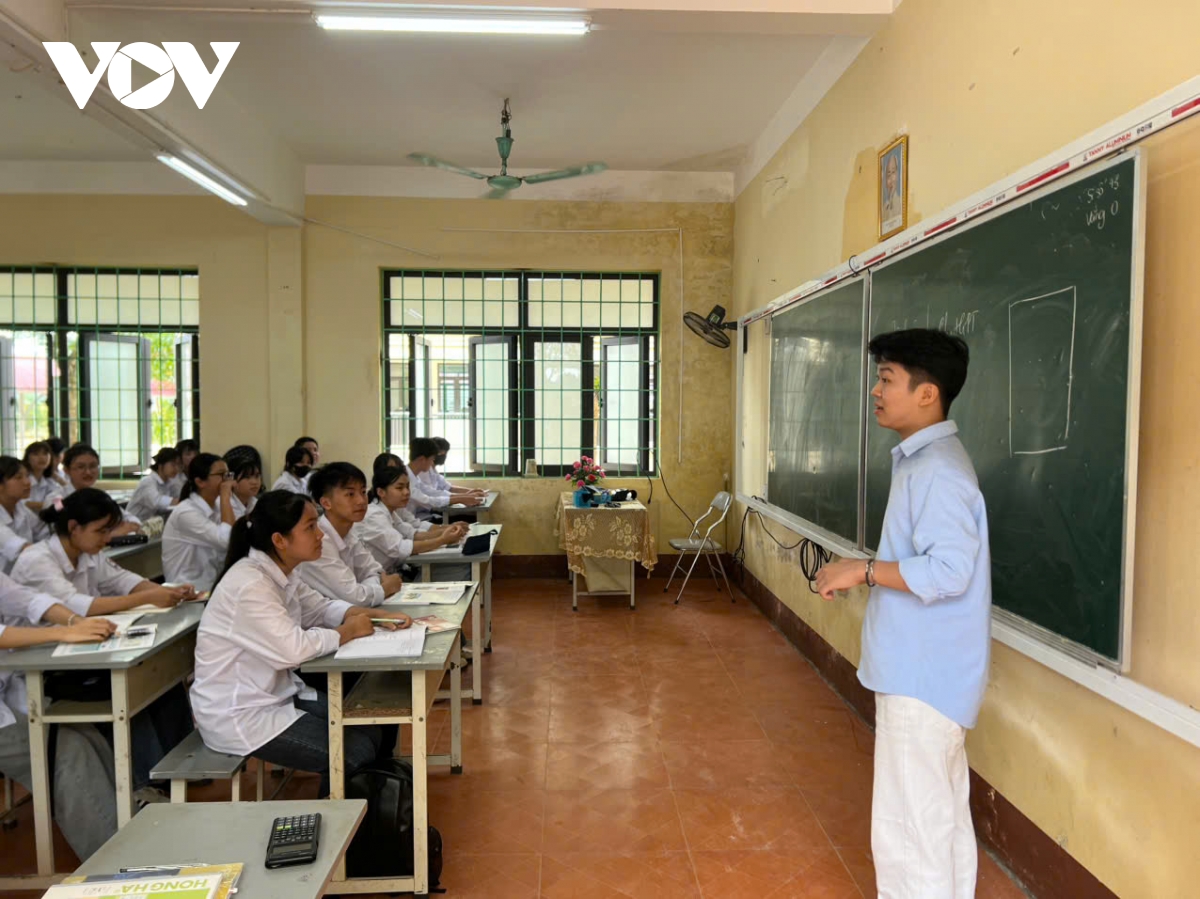 Nước lũ ở Bắc Ninh rút dần, học sinh bắt đầu trở lại trường học