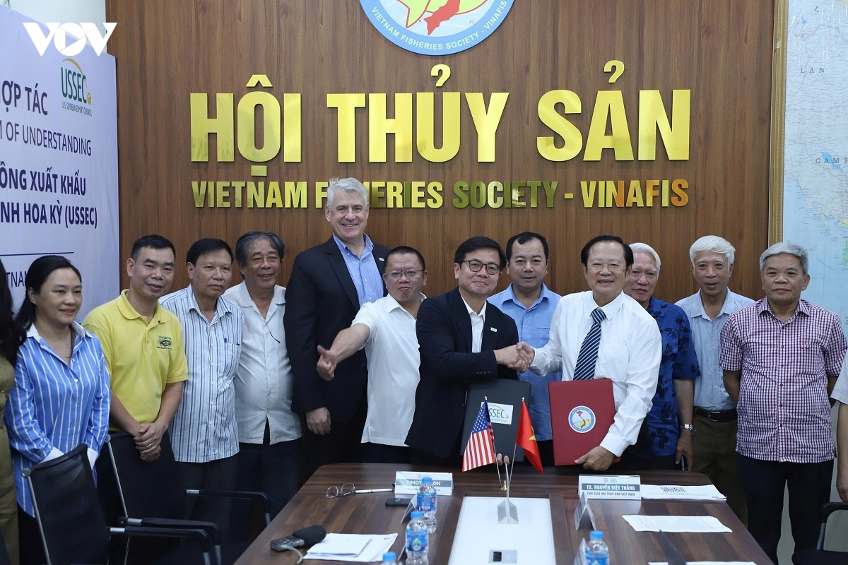 Dua thuy san viet nam vuon tam quoc te hinh anh 1