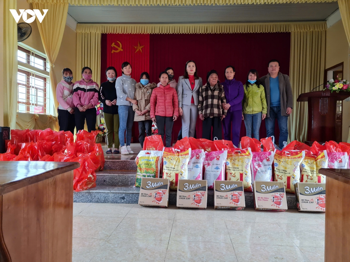 nhung bong hoa dep lam giau cho ban lang o lao cai hinh anh 5