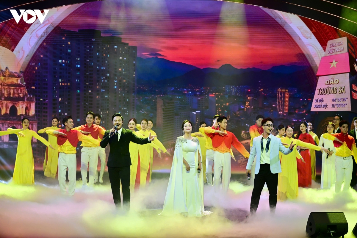 le trao giai cuoc thi va trien lam anh nghe thuat cap quoc gia to quoc ben bo song hinh anh 3