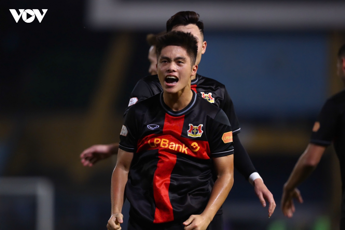 xa ngang, cot doc tu choi sieu pham, ha noi fc thua dau truoc ninh binh hinh anh 8