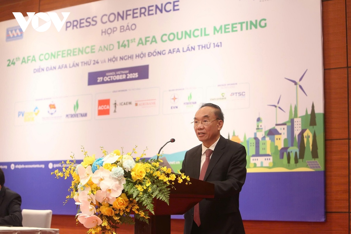 GS.TS Đoàn Xuân Tiên - Chủ tịch Liên đoàn Kế toán Đông Nam Á (AFA), Chủ tịch Hiệp hội Kế toán và Kiểm toán Việt Nam (VAA) phát biểu tại cuộc họp. GS.TS Đoàn Xuân Tiên - Chủ tịch Liên đoàn Kế toán Đông Nam Á (AFA), Chủ tịch Hiệp hội Kế toán và Kiểm toán Việt Nam (VAA) phát biểu tại cuộc họp.