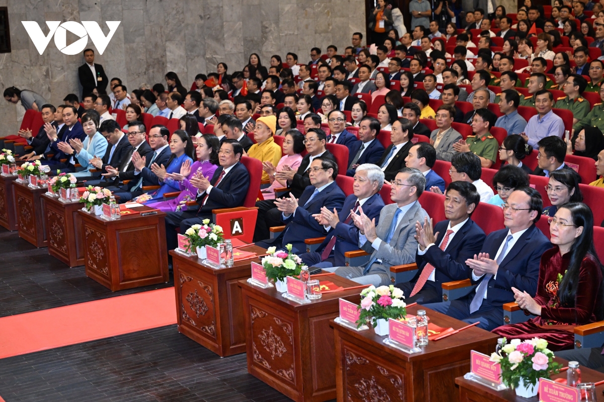 bao chi tien phong, guong mau, di dau, dau tranh khong khoan nhuong voi tham nhung hinh anh 1