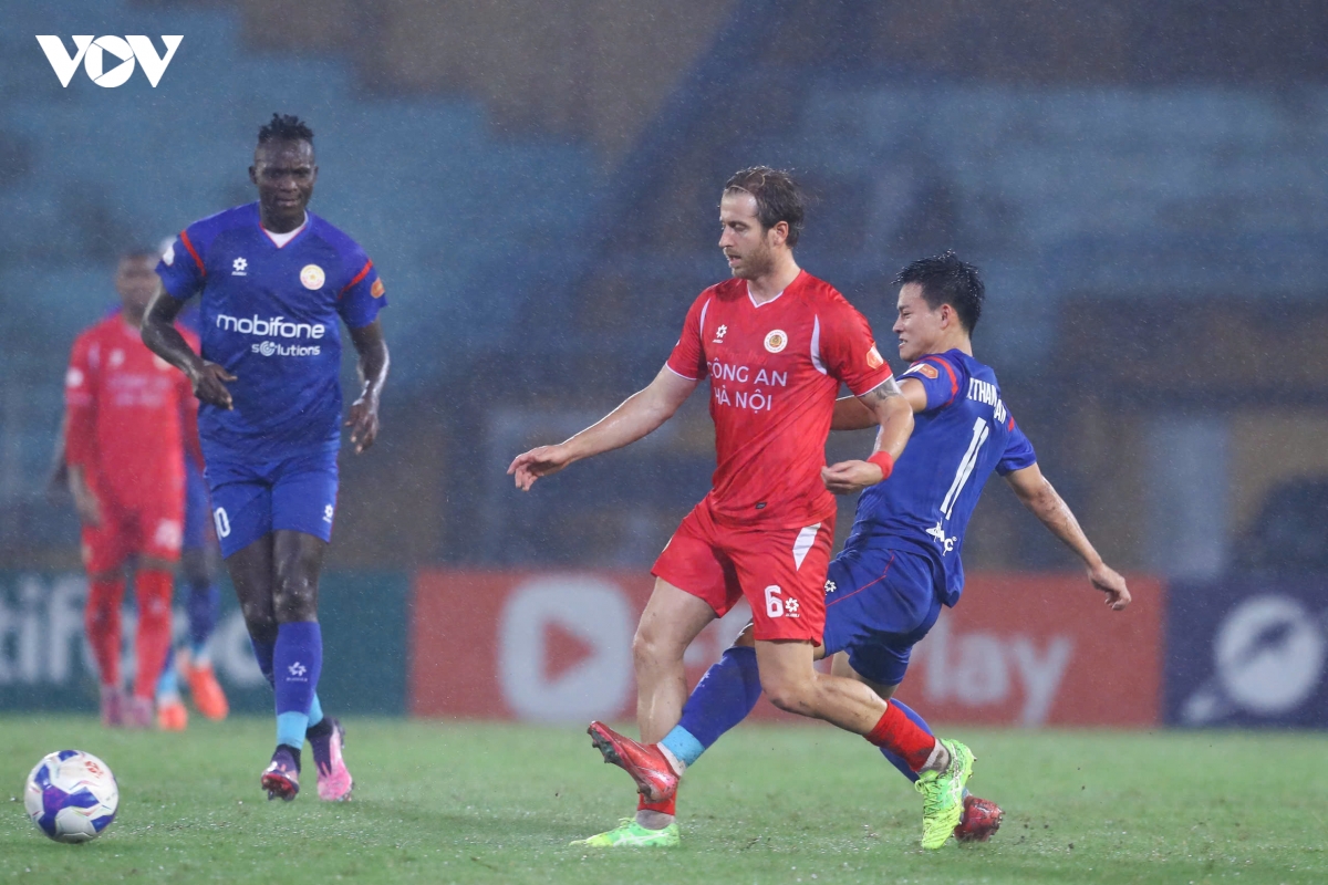 cahn danh bai pvf cand, san bang diem so voi ninh binh hinh anh 40