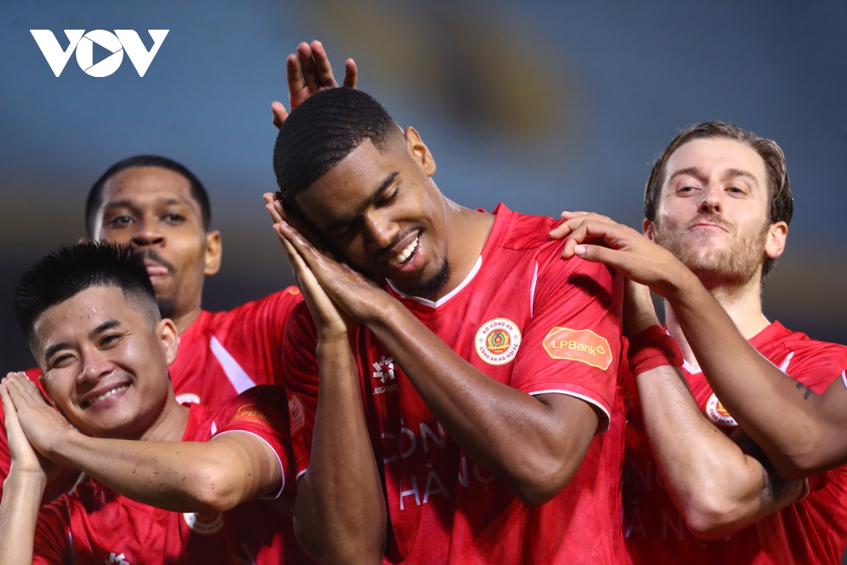 Alan giúp CAHN đánh bại PVF CAND trong trận “thủy chiến” ở Hàng Đẫy