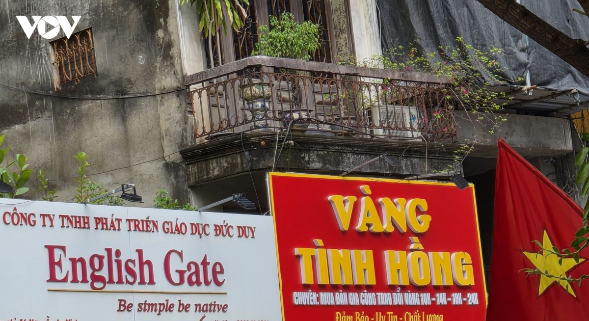 chuyen vang bac trong ngoi nha chua phai khoa kin cua khong the bao hoa hinh anh 1