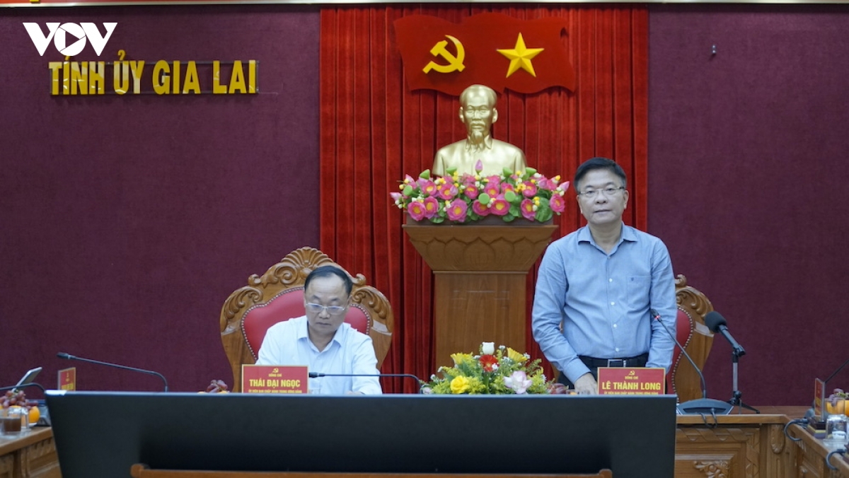 pho thu tuong le thanh long tham nguoi dan vung lu va lam viec voi tinh gia lai hinh anh 4