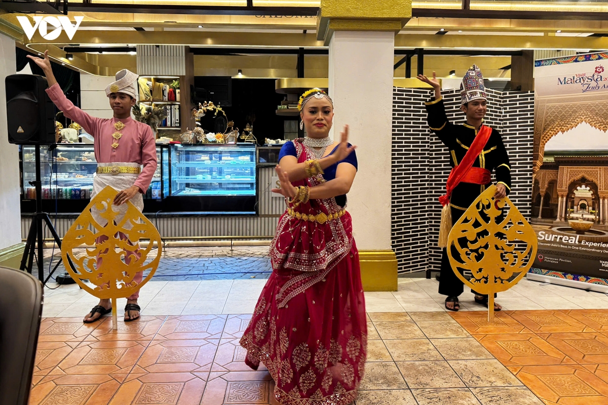 24 gio o kuala lumpur - Diem den da van hoa me hoac du khach tu sang toi khuya hinh anh 17