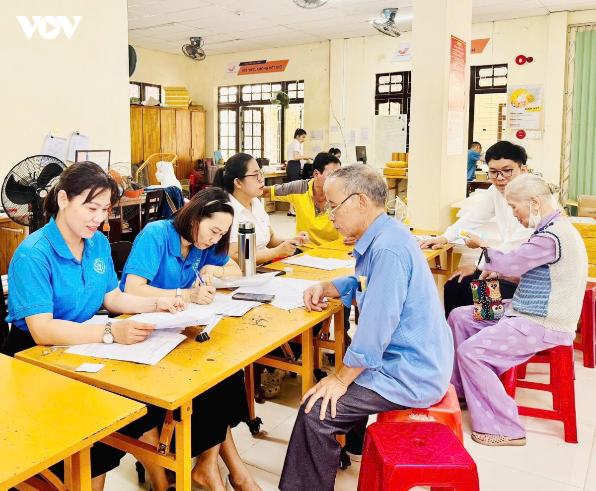 Da nang tang toc chi tra luong huu, tro cap bhxh qua the atm hinh anh 2