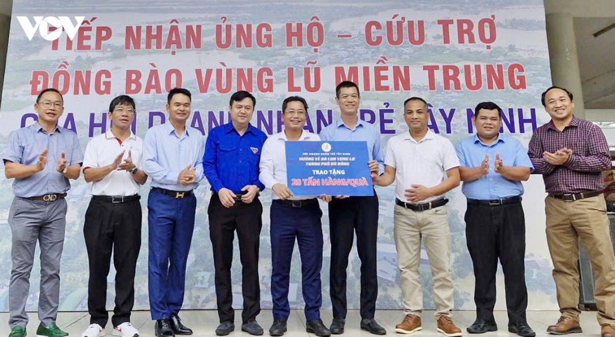 hai phong ho tro Da nang 5 ty dong giup khac phuc thiet hai do mua lu. hinh anh 2