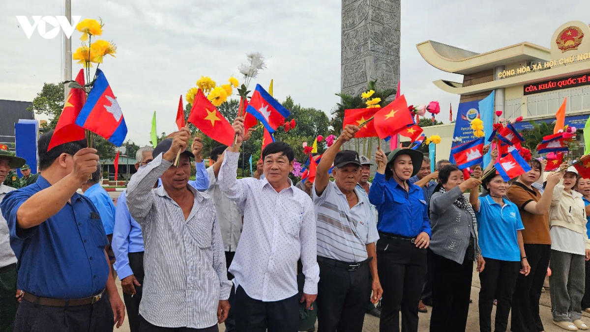 viet nam - campuchia vung bien gan ket, huu nghi ben lau hinh anh 2