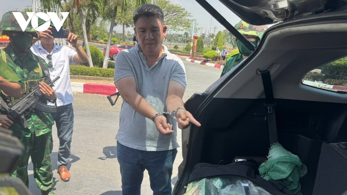 tay nam siet bien gioi, khong de buon lau xe dong, luon kenh vao noi dia hinh anh 2