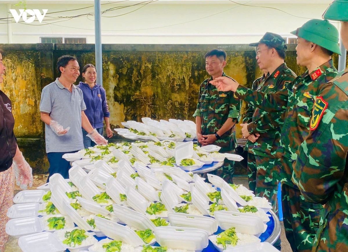 luc luong vu trang quan khu 5 giup dan khac phuc hau qua mua lu tai tinh Dak lak hinh anh 5