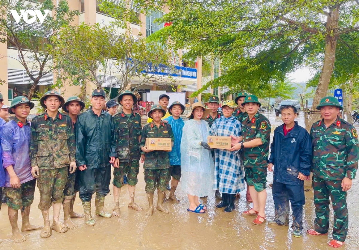 luc luong vu trang quan khu 5 giup dan khac phuc hau qua mua lu tai tinh Dak lak hinh anh 3