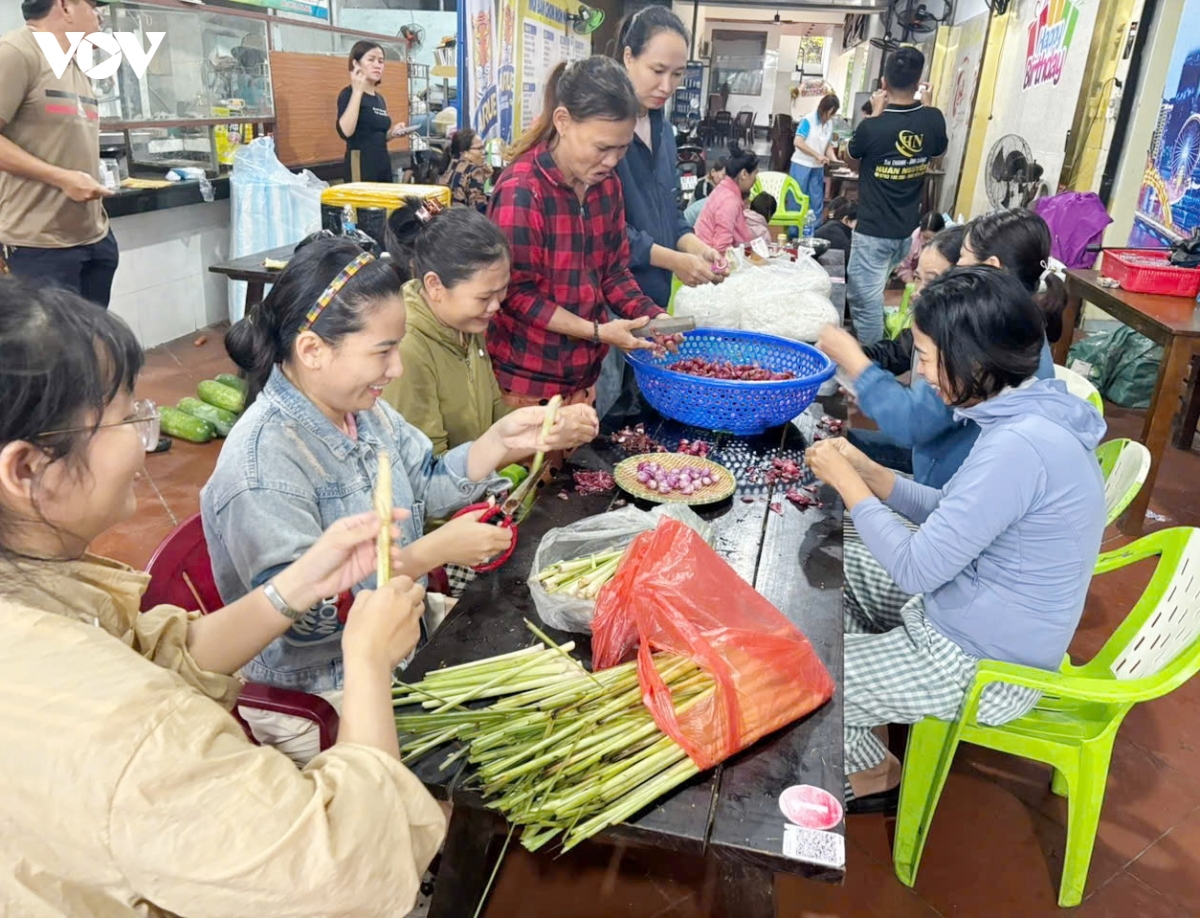 mien trung khan truong khac phuc hau qua, som on dinh doi song vung lu hinh anh 8