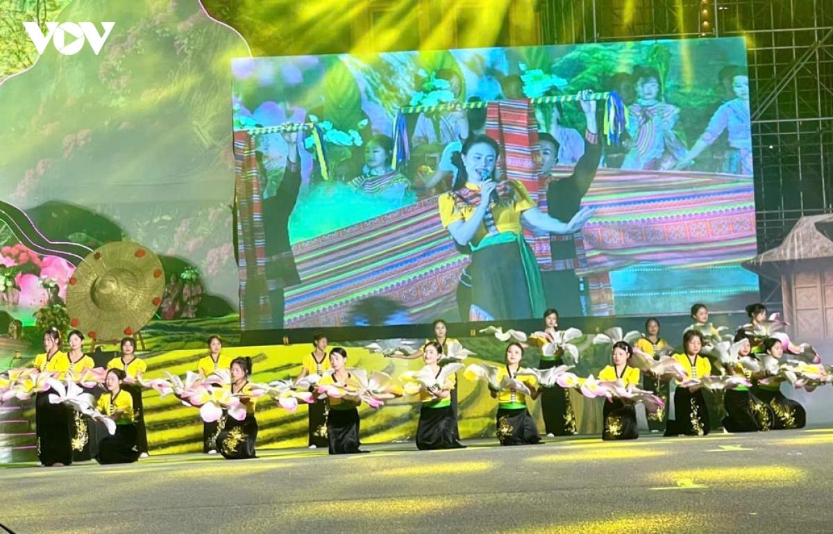 tuan du lich lai chau 2025 lan toa khat vong tu nhung dinh nui ky vi hinh anh 3