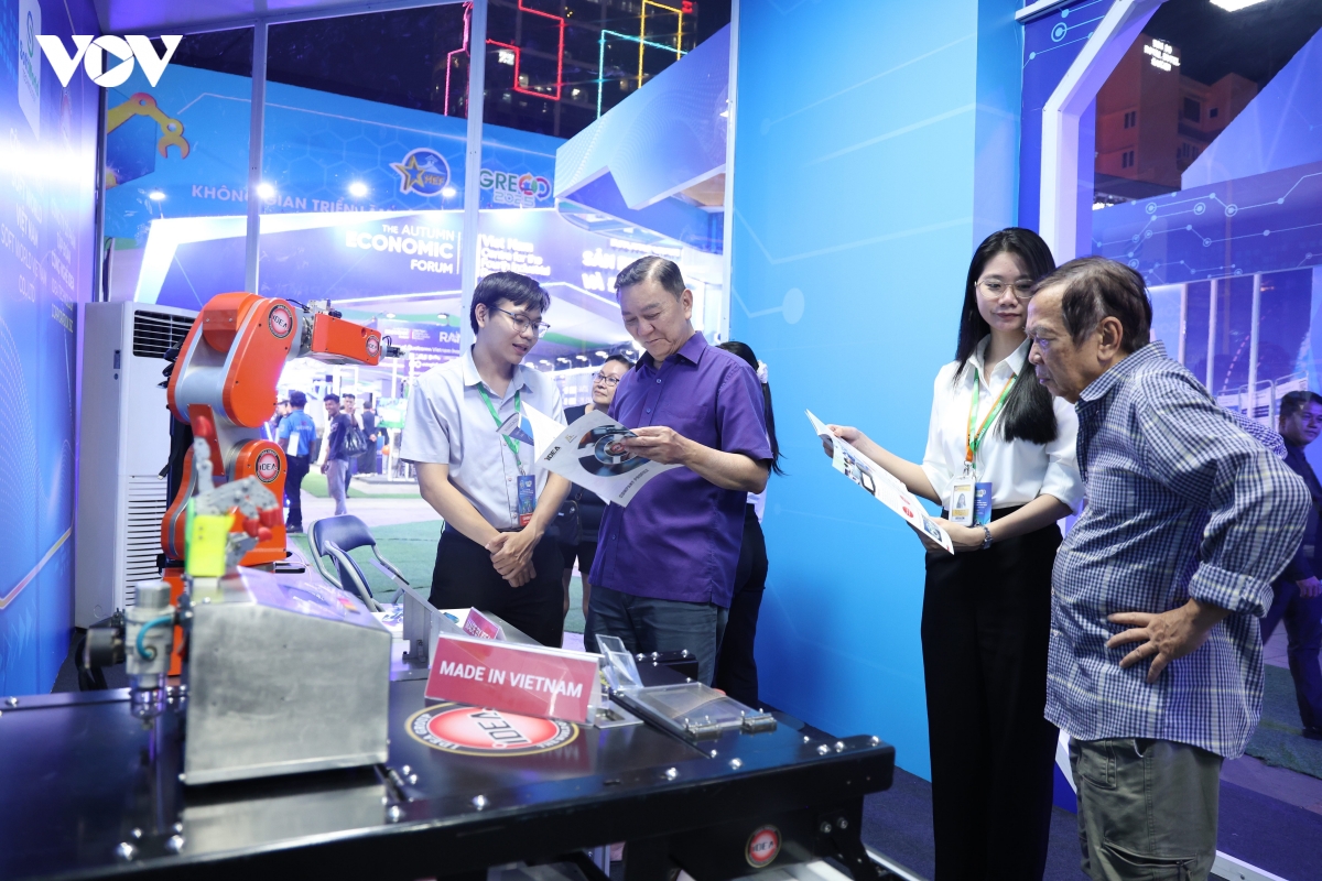cong nghe ai noi bat tai khong gian tang truong xanh tp.hcm 2025 hinh anh 6