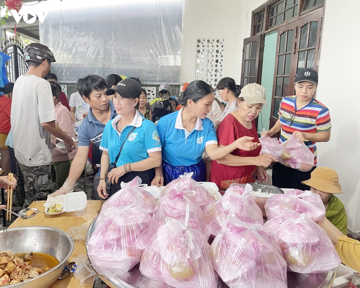 mien trung khan truong khac phuc hau qua, som on dinh doi song vung lu hinh anh 7
