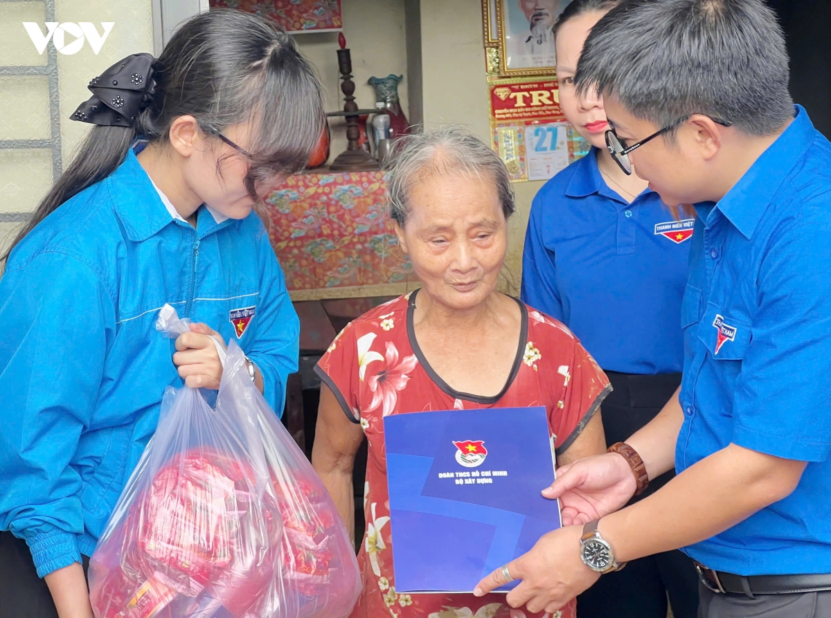 hai phong ho tro Da nang 5 ty dong giup khac phuc thiet hai do mua lu. hinh anh 4