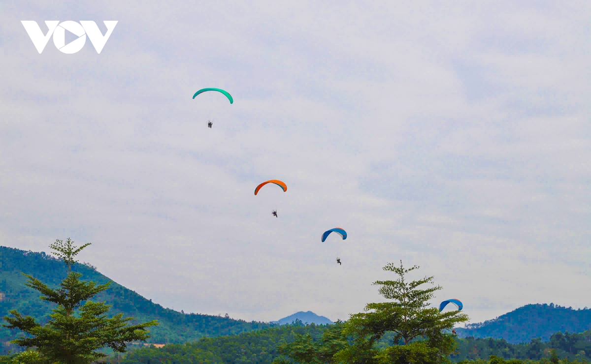 dinți ceramici galbeni, albi iarna pe mare, Quang Ninh imagine 5