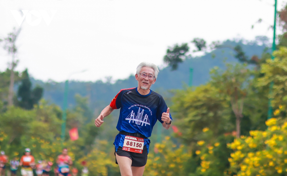 vDv 11 quoc gia chinh phuc duong chay xuyen di san yen tu hinh anh 6