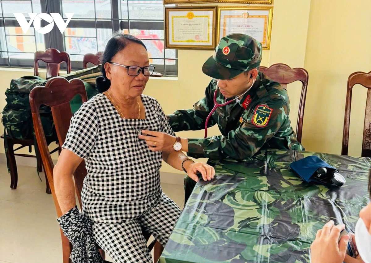 Sáng mãi tình quân dân lúc gian khó