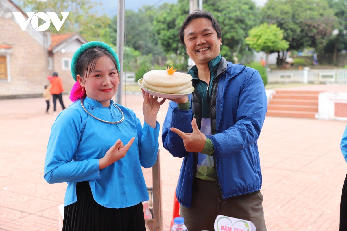 Dinți galbeni din ceramică, albi iarna pe mare, imaginea 8 din Quang Ninh