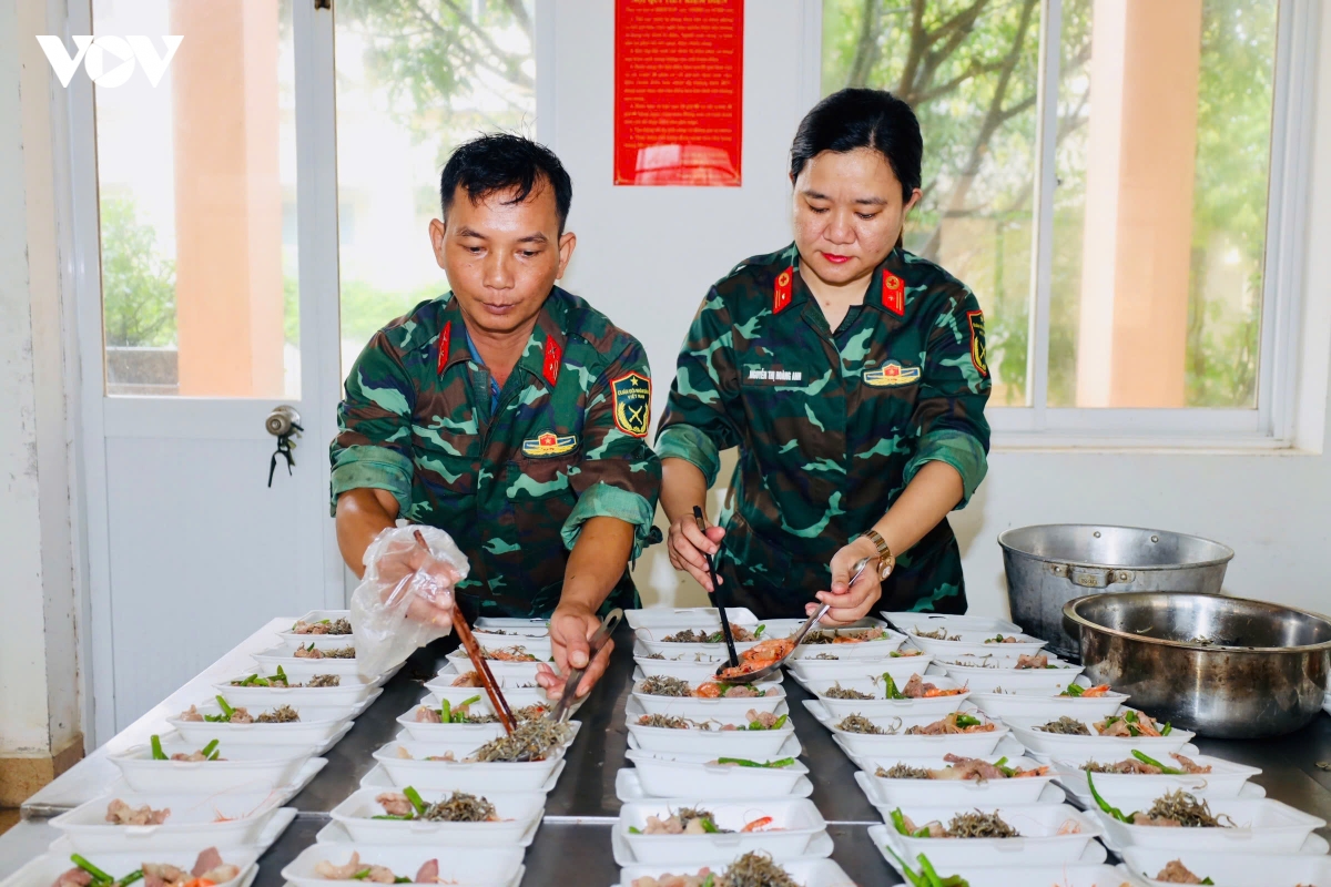 sang mai tinh quan dan luc gian kho hinh anh 4