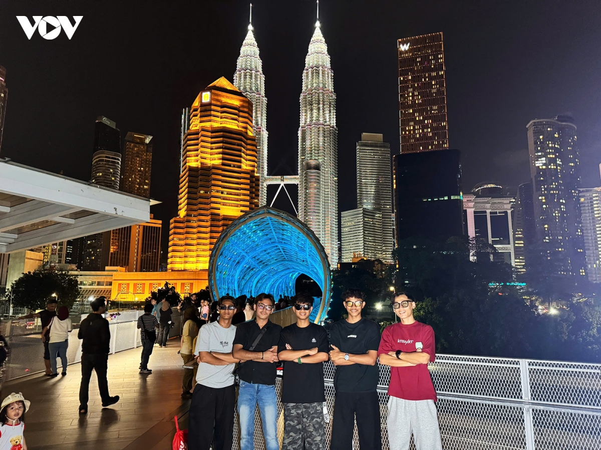 24 gio o kuala lumpur - Diem den da van hoa me hoac du khach tu sang toi khuya hinh anh 18