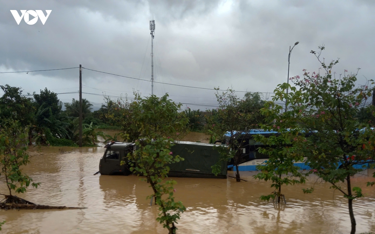 khanh hoa yeu cau khong de mat lien lac trong, sau bao lu hinh anh 5