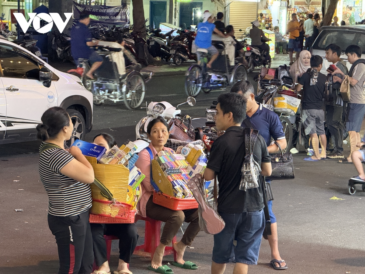 "Hàng cấm" bán tràn lan tại Nha Trang