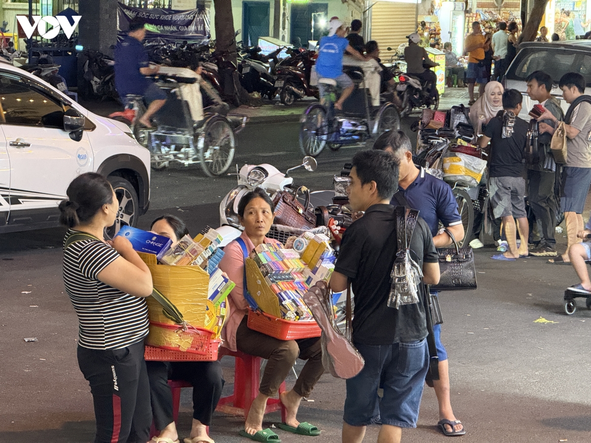 "Hàng cấm" bán tràn lan tại Nha Trang