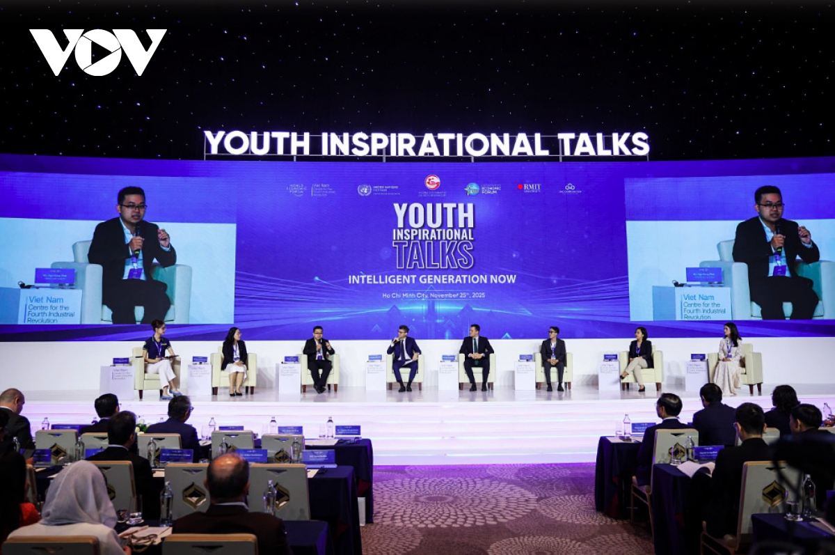 young intellectuals talkshow kick-starts 2025 autumn economic forum picture 2