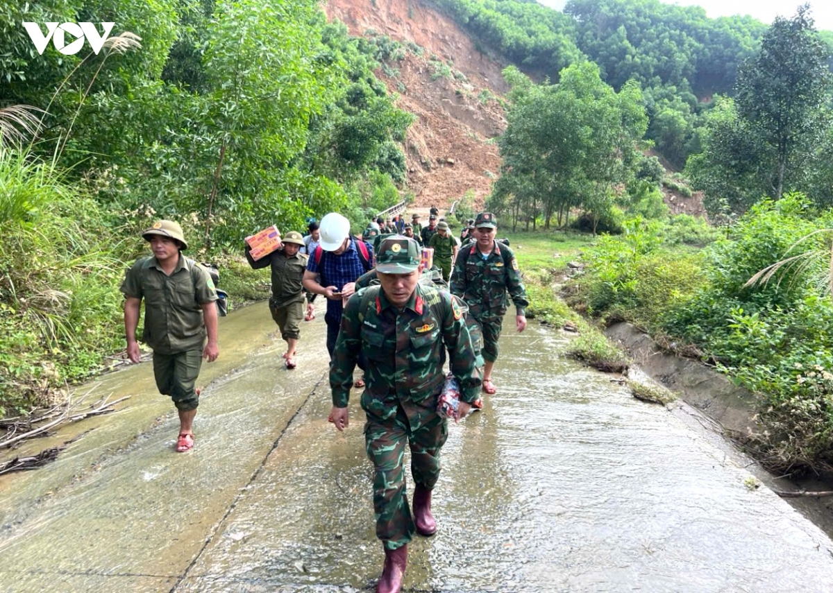 quang ngai tap trung khoi phuc he thong giao thong va mang vien thong hinh anh 4
