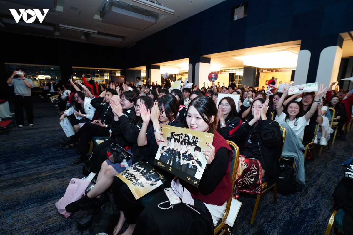 viewing party chung ket tong worlds 2025 t1 vs kt rolster o dau hinh anh 1