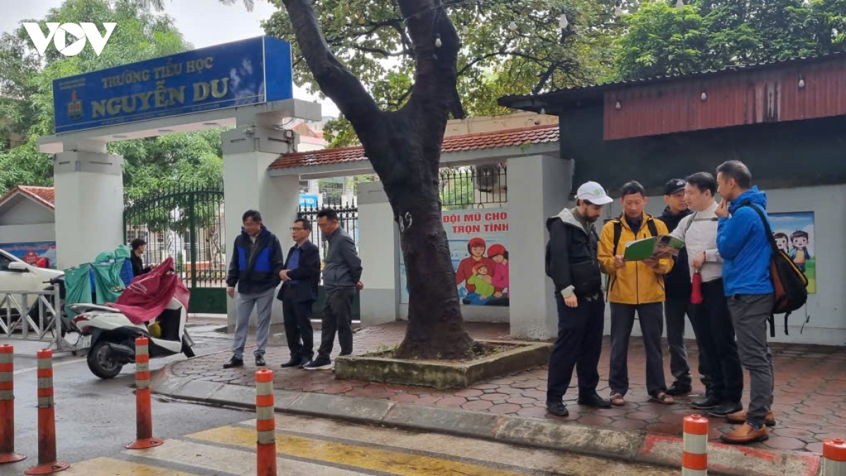 giao thong an toan de hoc sinh tu den truong hinh anh 5