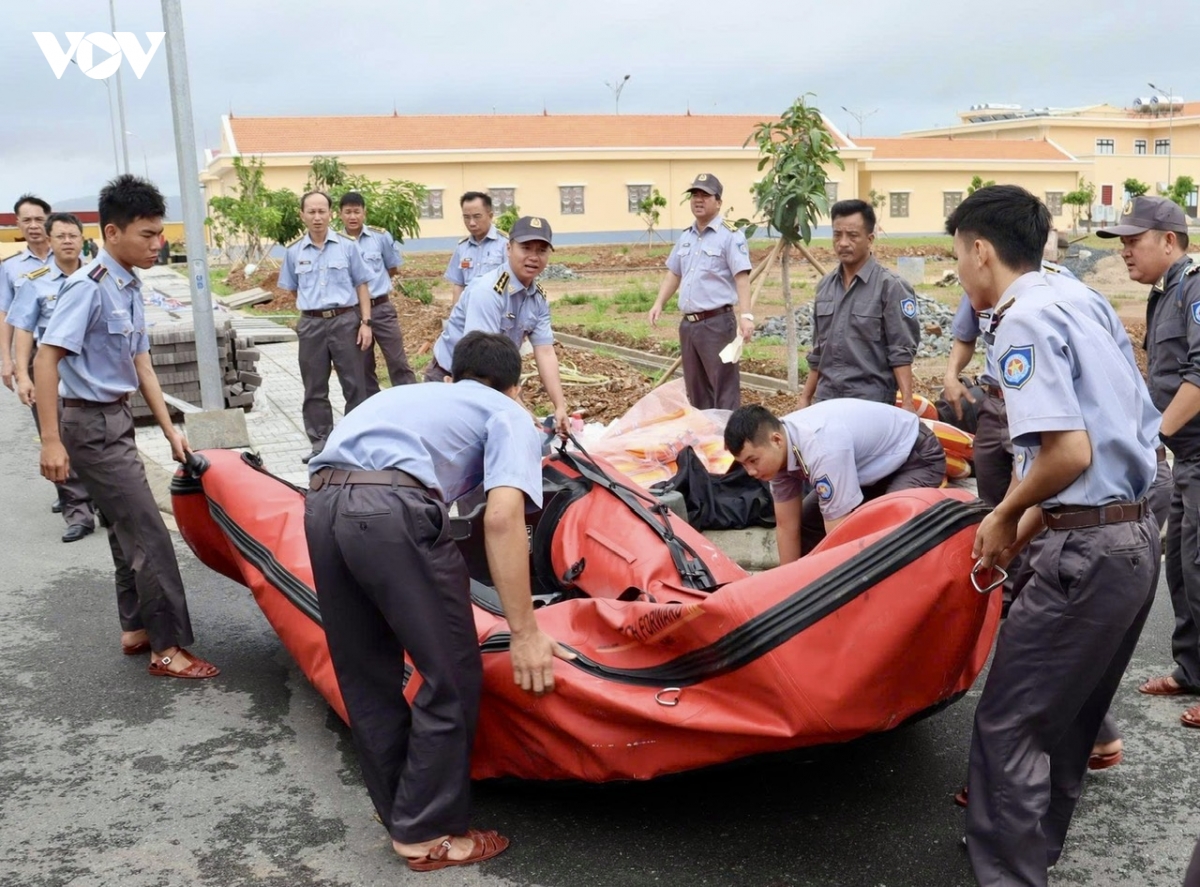 chi doi kiem ngu so 4 ho tro nhan dan khanh hoa ung pho mua lu hinh anh 1
